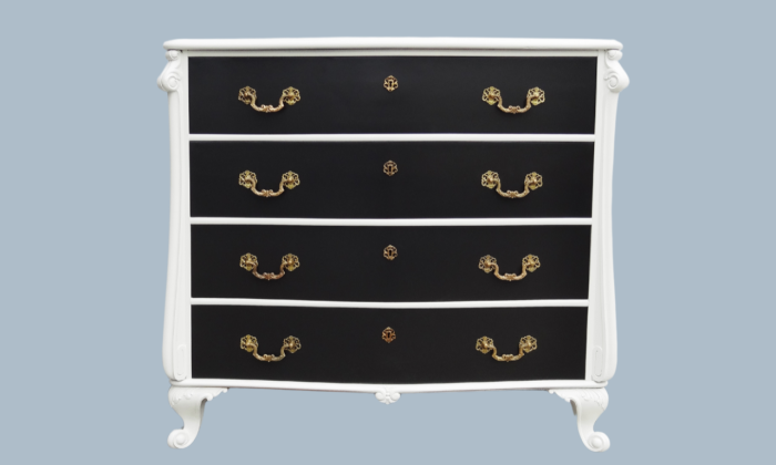 cómoda lacada en blanco y negro con tiradores en contraste javier larraz muebles personalizados tiradores pulidos