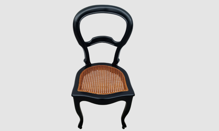 sillas dos colores sin brazos lacadas en negro y asiento de rejilla barnizado javier larraz muebles personalizados