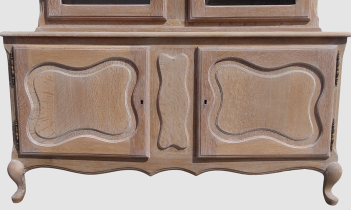 vitrina con terminación decape en blanco con madera vista javier larraz muebles personalizados (1)